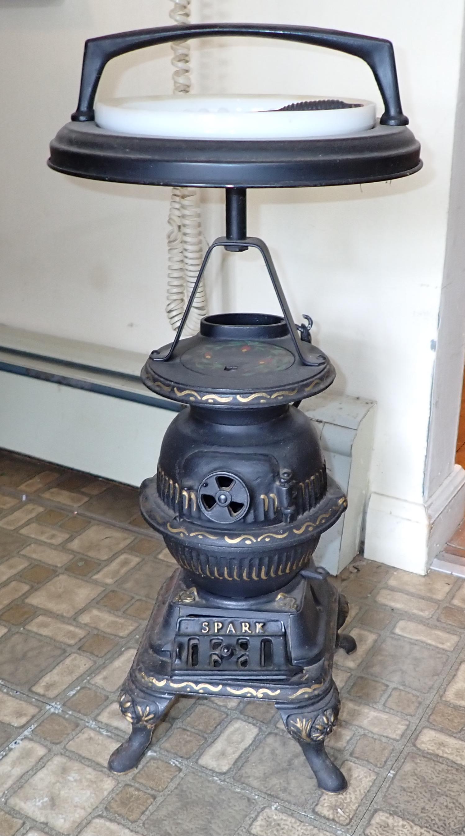 Spark Cast Iron Pot Belly Stove Floor Ashtray (1 of 3)