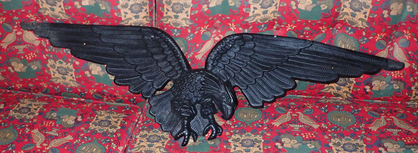 Large Cast Iron Eagle Wall Plaque (1 of 2)