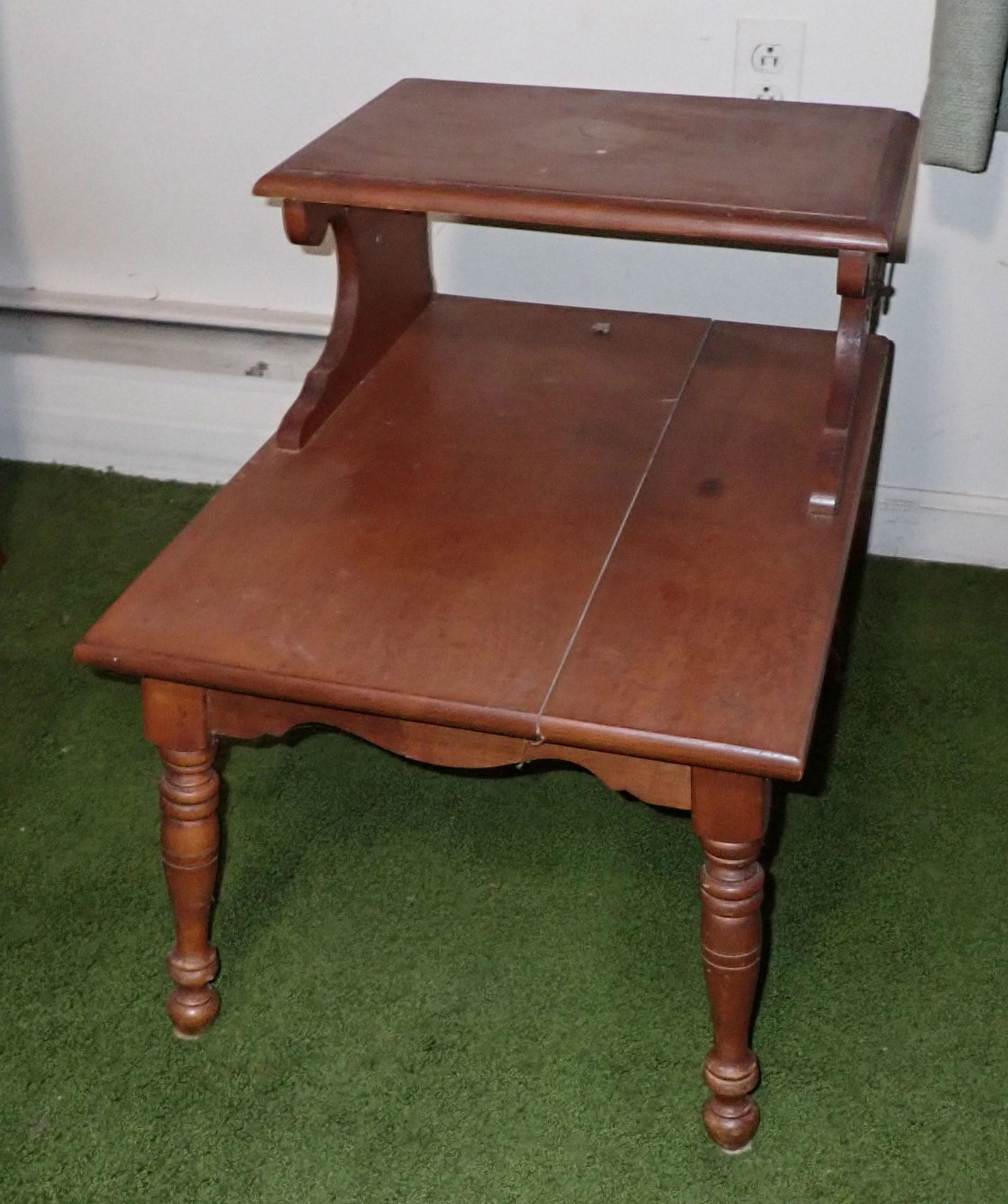 Heywood Wakefield Maple End Table (1 of 5)