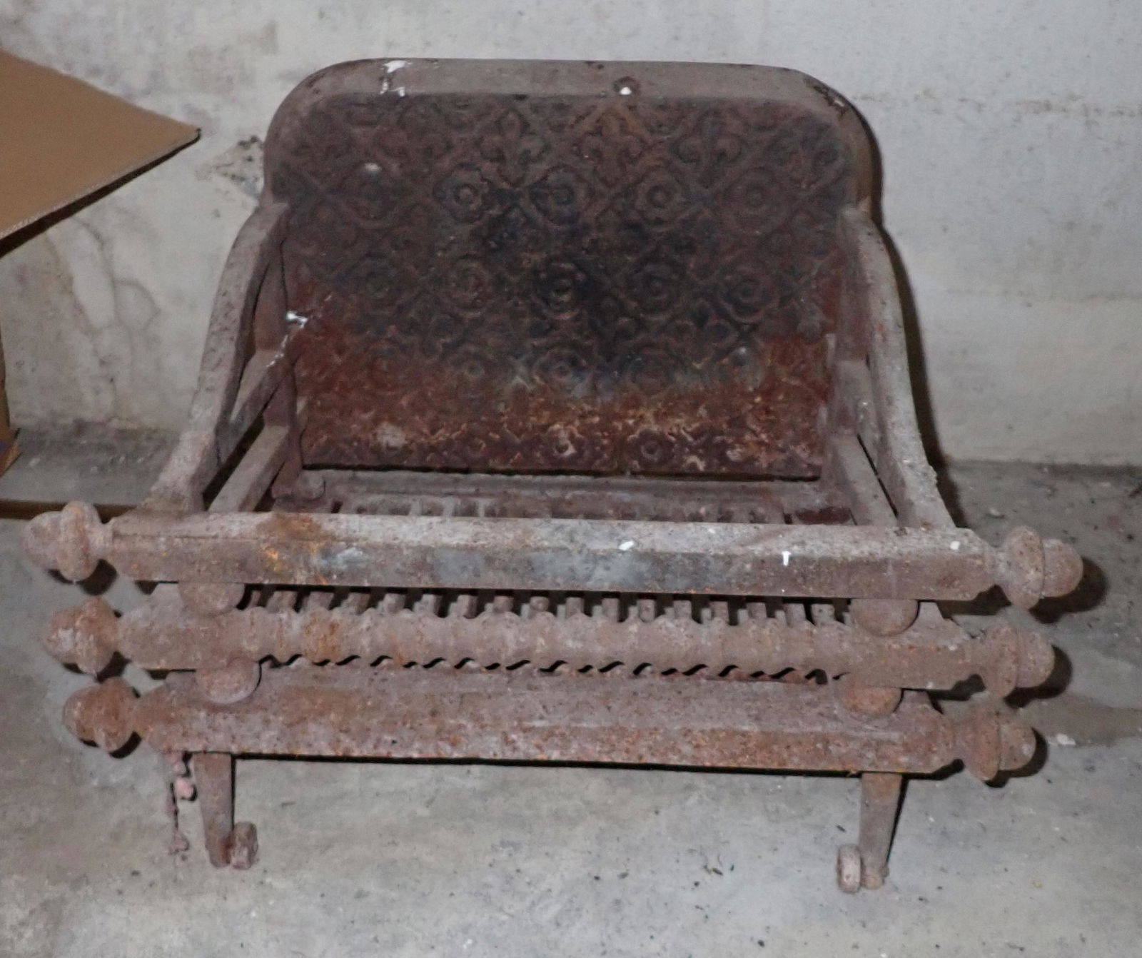 Cast Iron Log Holder (1 of 2)