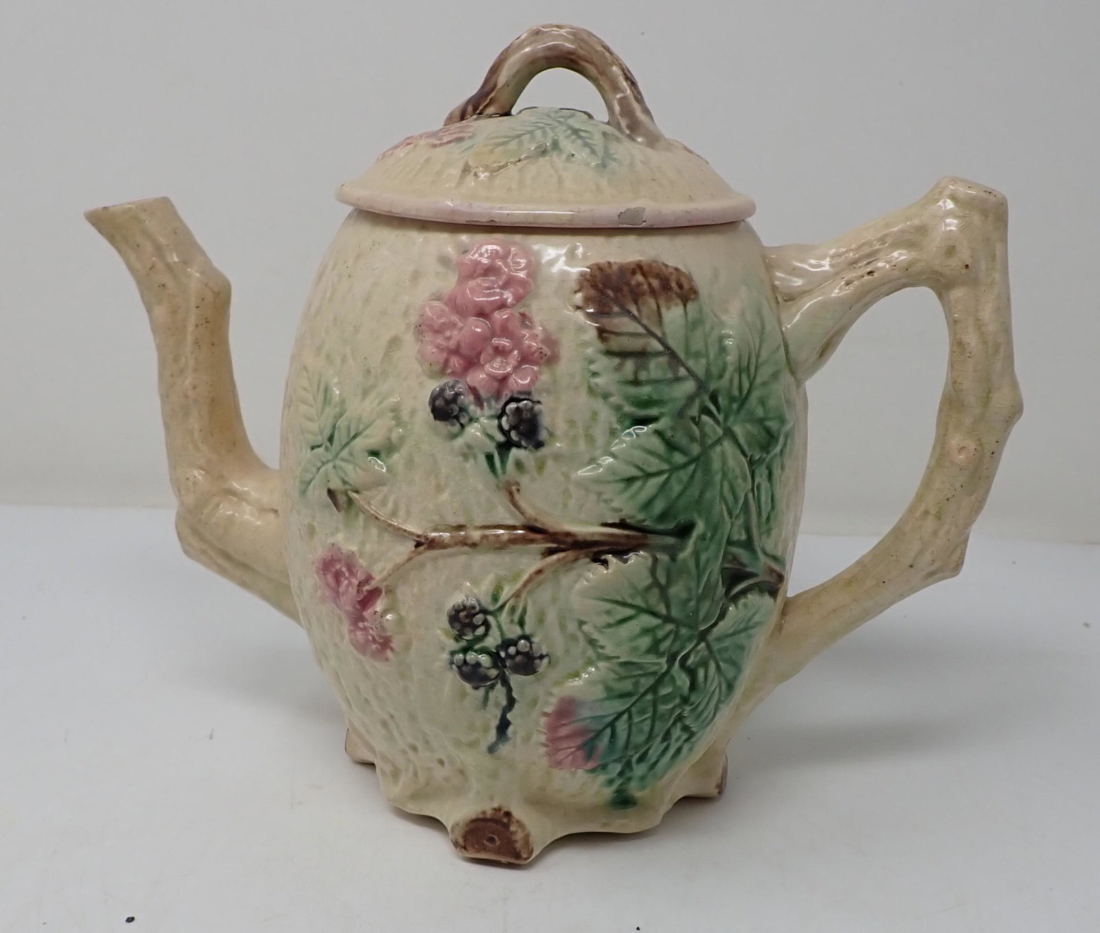 Majolica Teapot: Approx 8 1/4" tall