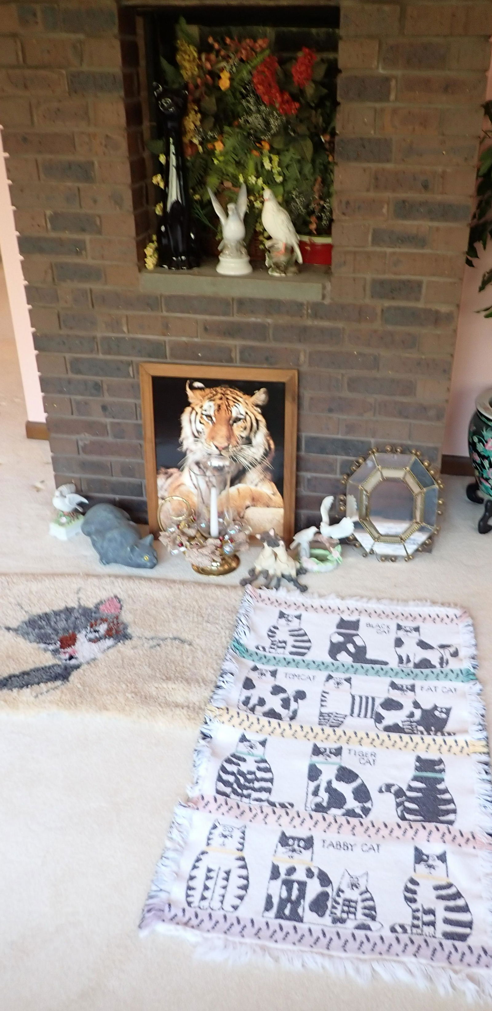 Pigeon Cat Figurines Mirror & Misc (1 of 5)