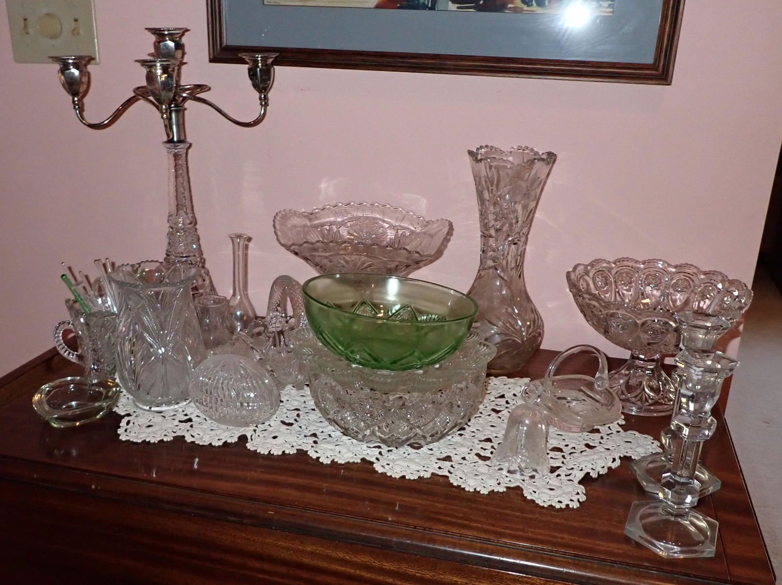 Table Contents of Glassware (1 of 6)