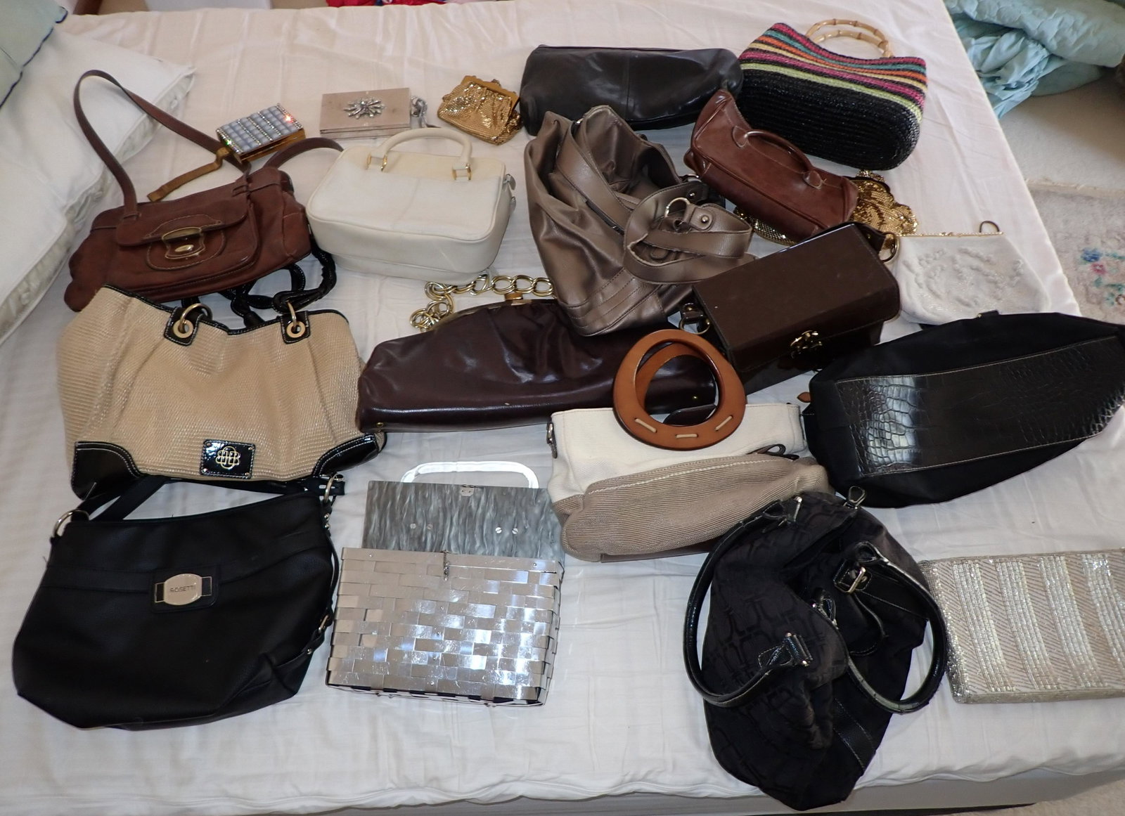 Purses: Getting all pictured on bed and tote