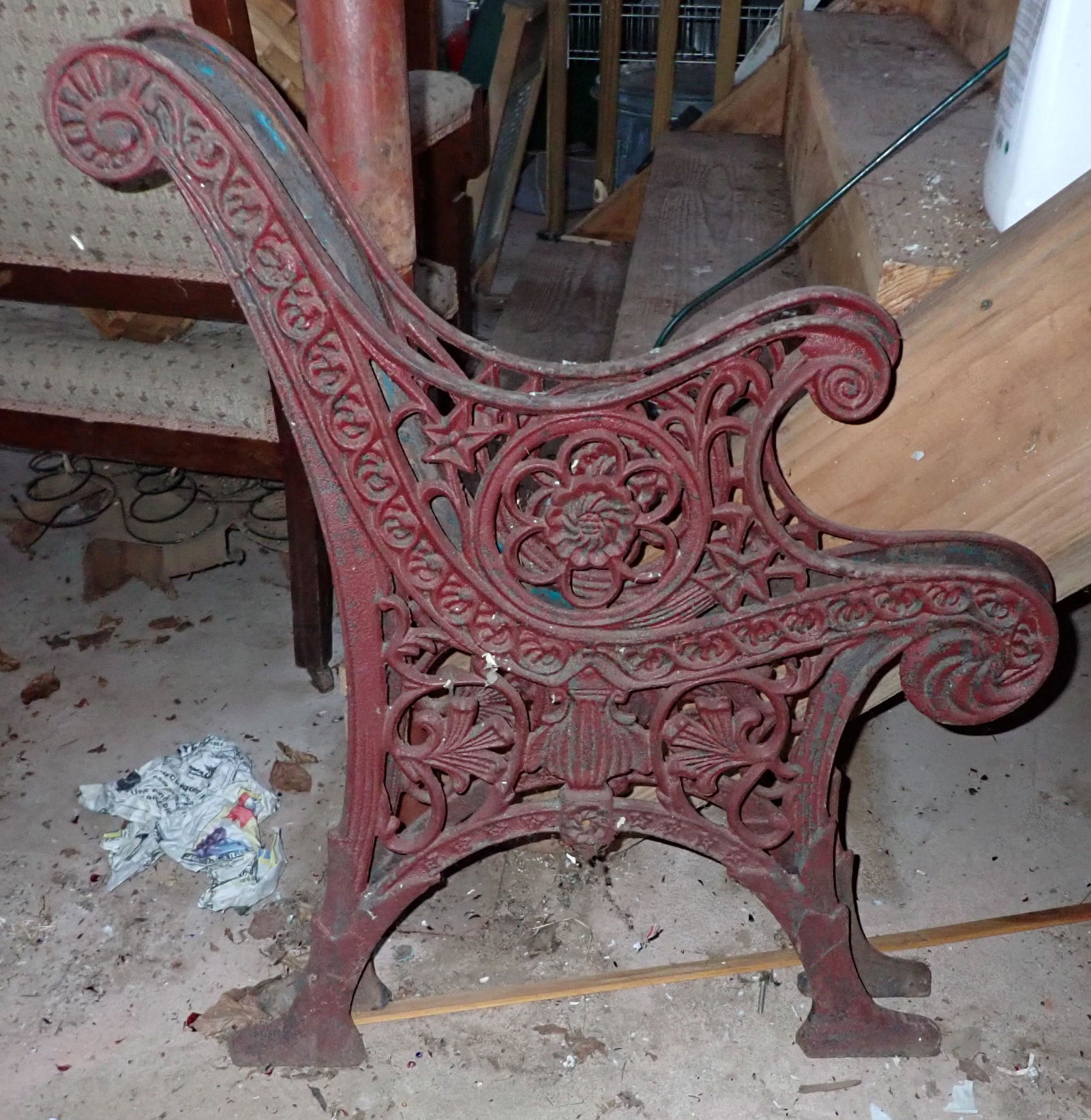 2 Cast Iron Garden Bench Ends (1 of 4)