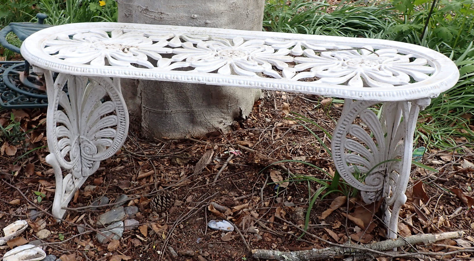 Cast Aluminum Garden Bench (1 of 3)