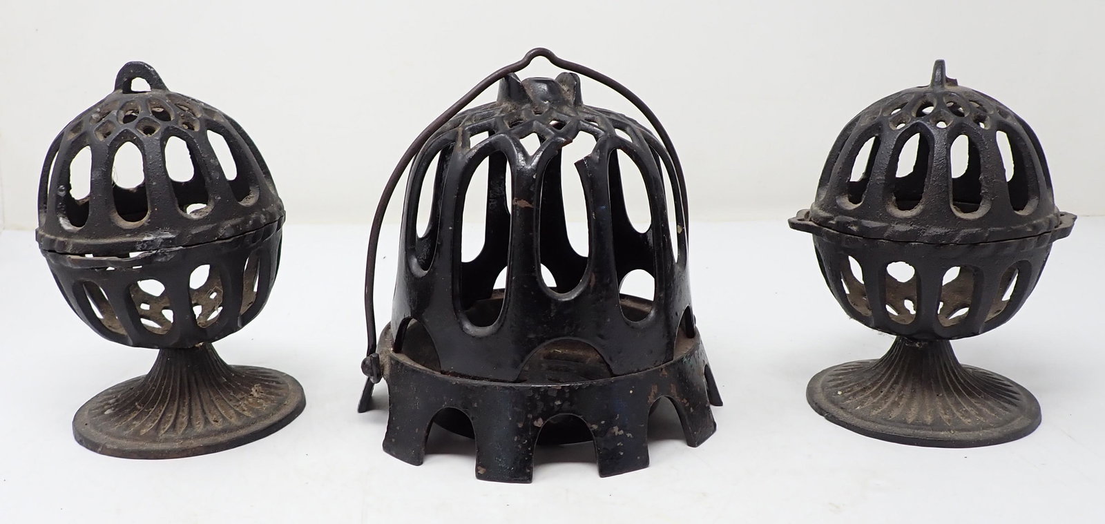 3 Cast Iron String Holders (1 of 3)