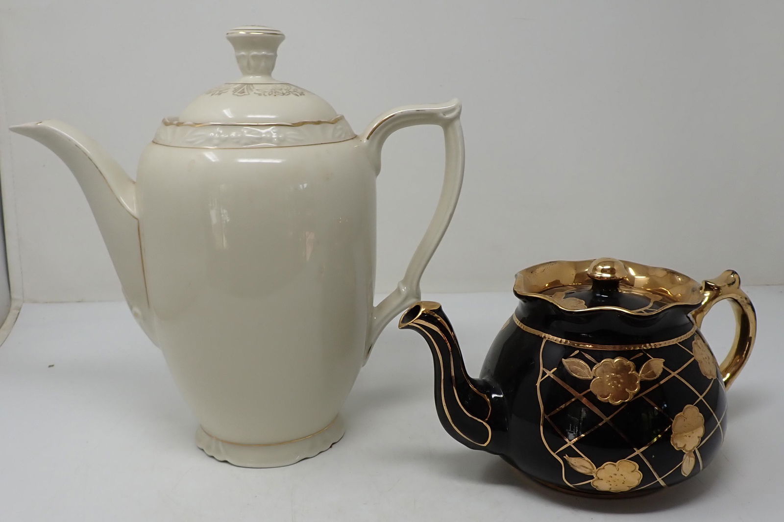 Bavaria & Arthur Wood Teapots (1 of 3)