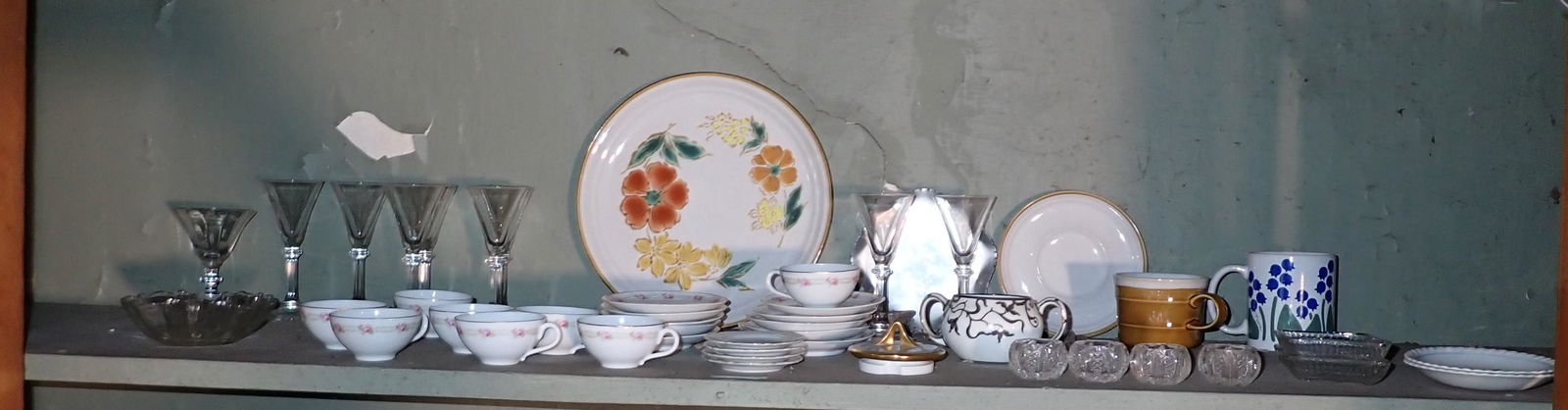 Ovid Bavaria Cups & Saucers Misc Shelf Contents (1 of 6)