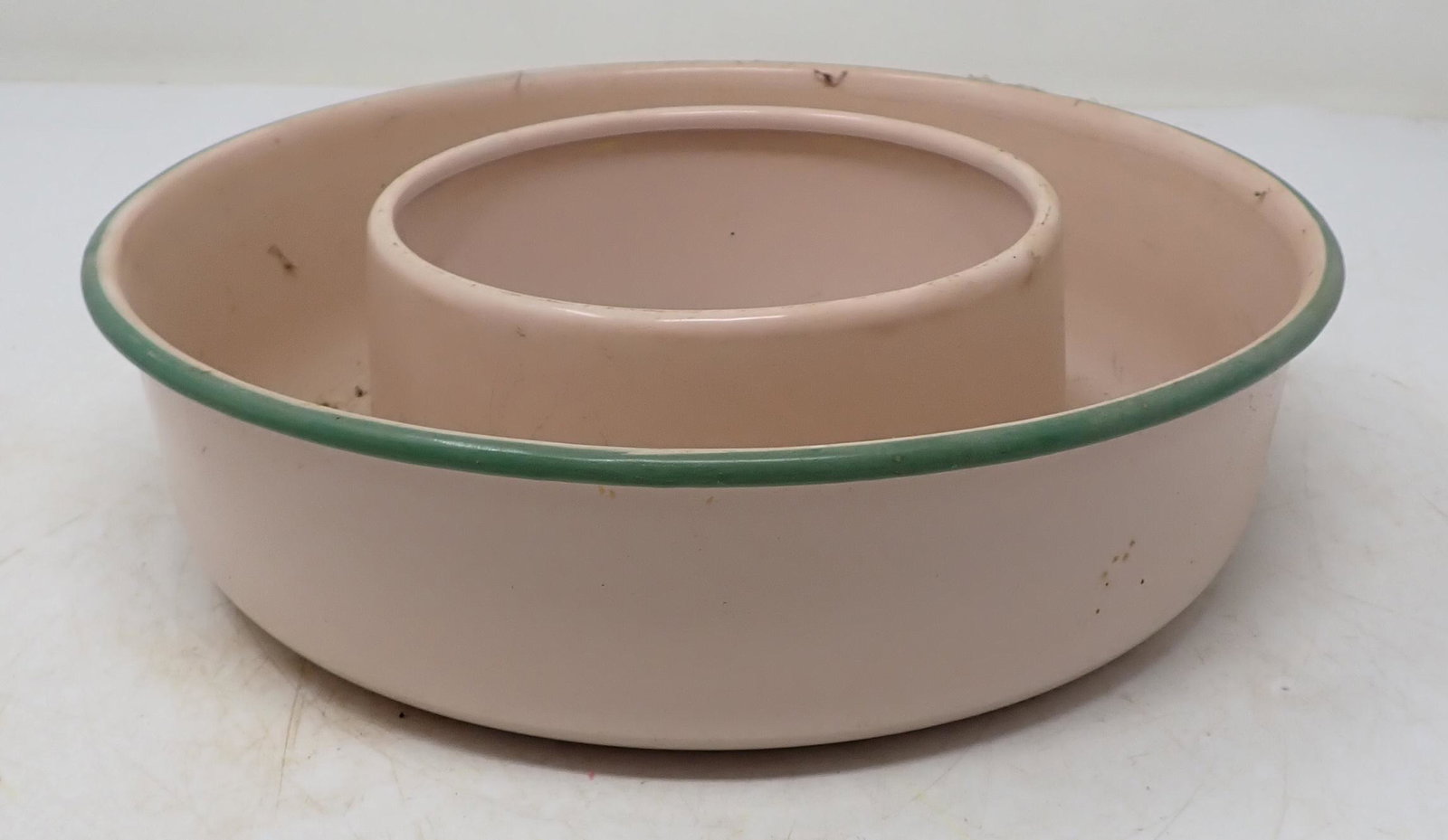 Enameled Cake Mold: Approx 9 1/2" in diameter and 2 1/2" tall