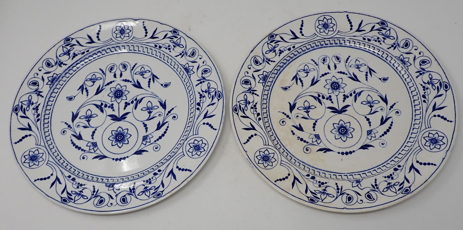 2 Parisian Granite Scroll Pattern Dinner Plates: Apprx 10 1/4" in diameter