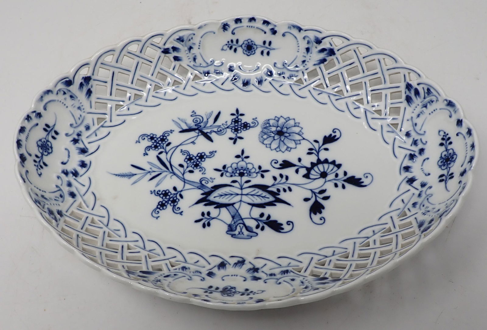 Meissen Basket Weave Serving Dish (1 of 2)