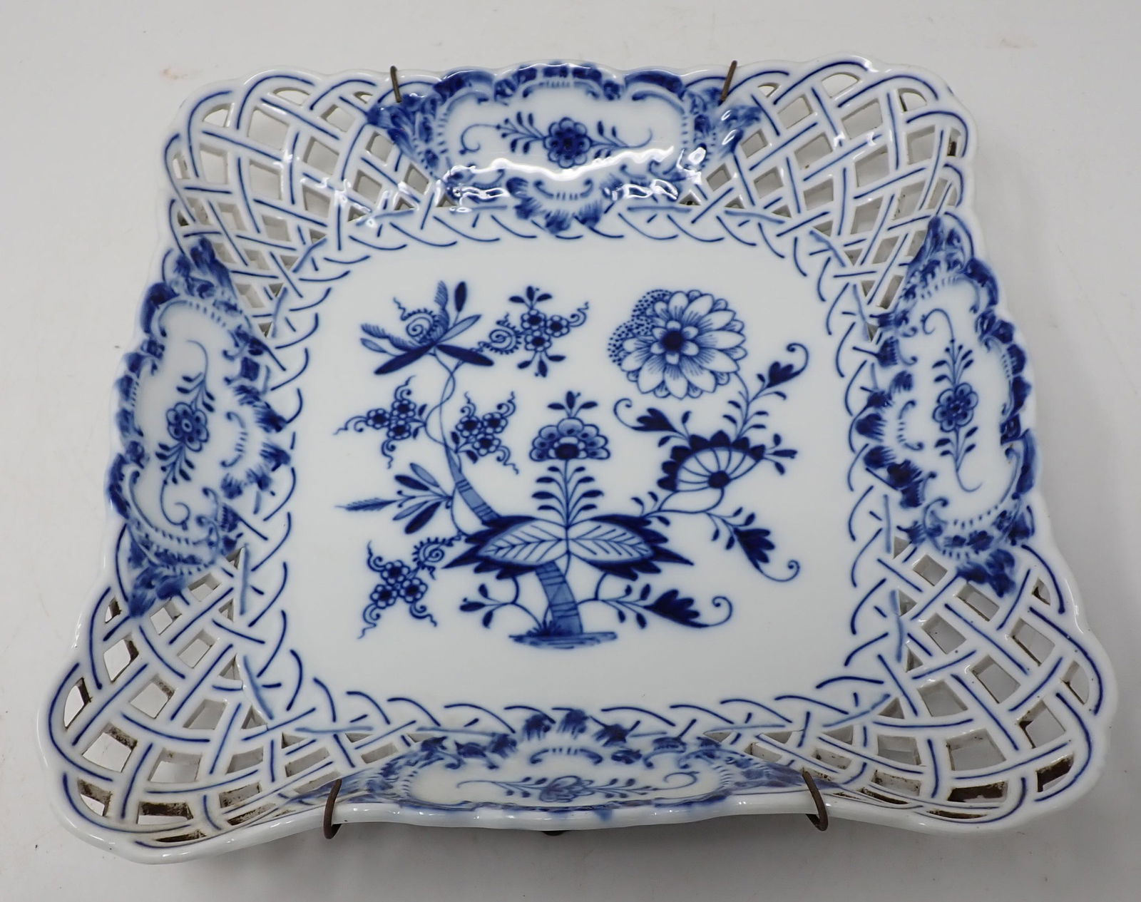 Meissen Basket Weave Dish (1 of 2)