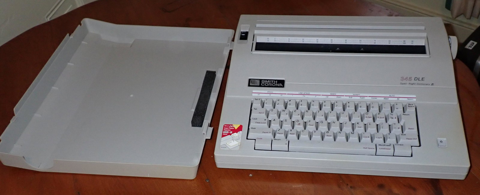 Smith Corona 345 DLE Typewriter: Typewriter