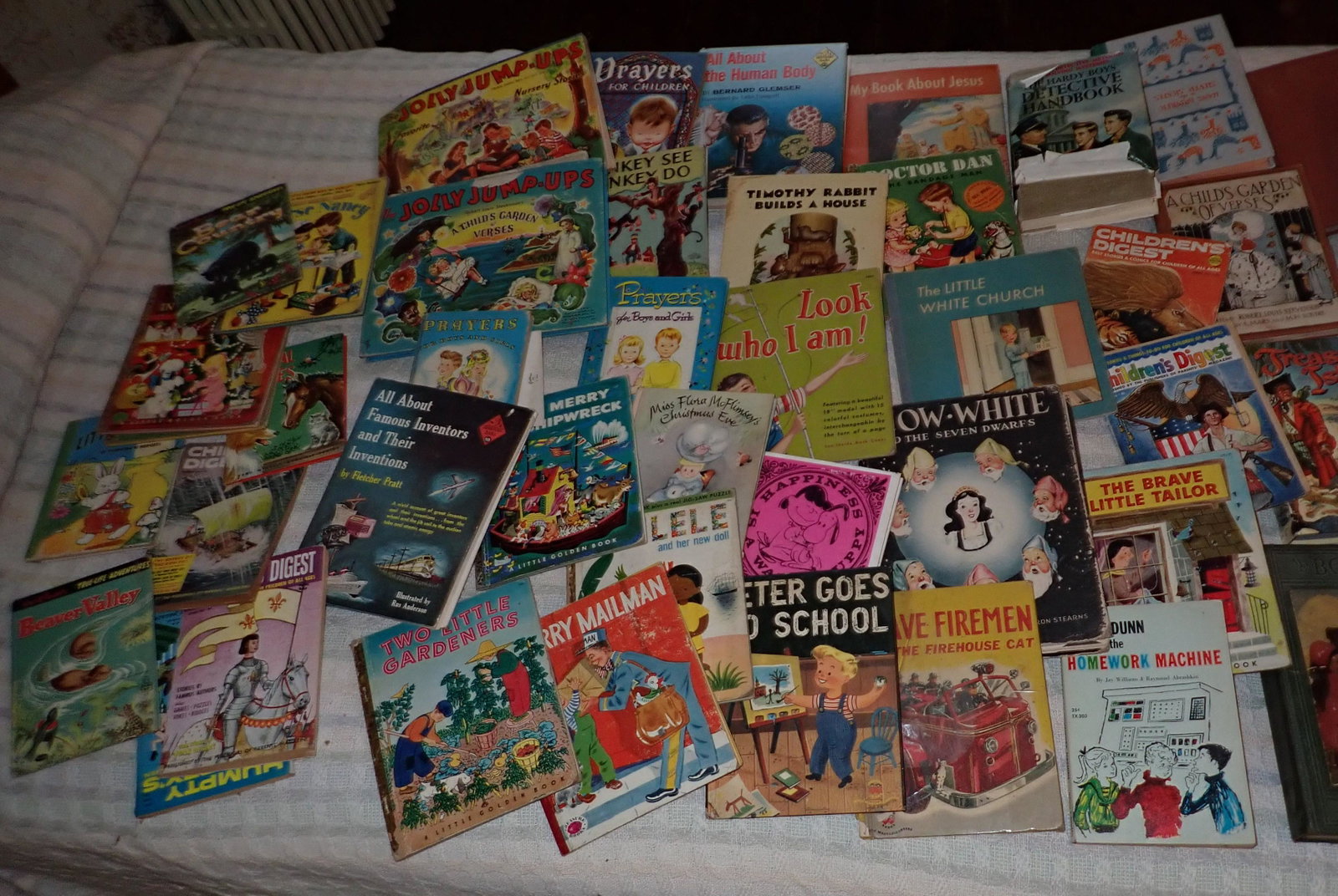 Childrens Books: Getting all on bed and in box