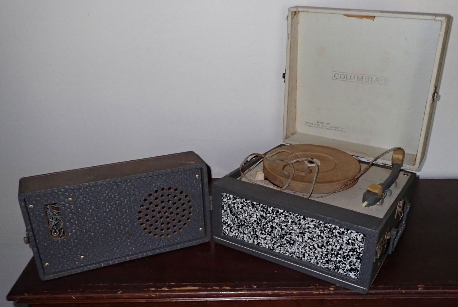 Columbia Turntable (1 of 5)