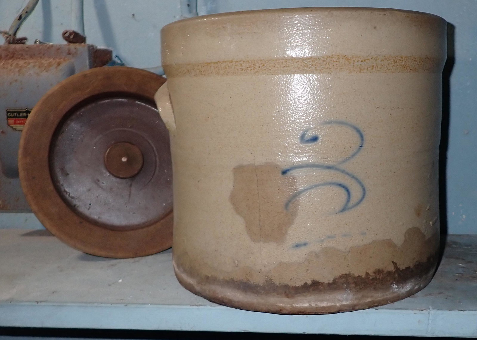 3 Gallon Stoneware Crock: Also included is smaller lid