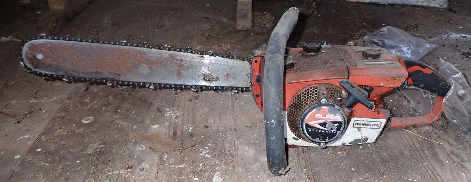 Vintage Homelite Super Chainsaw (1 of 4)