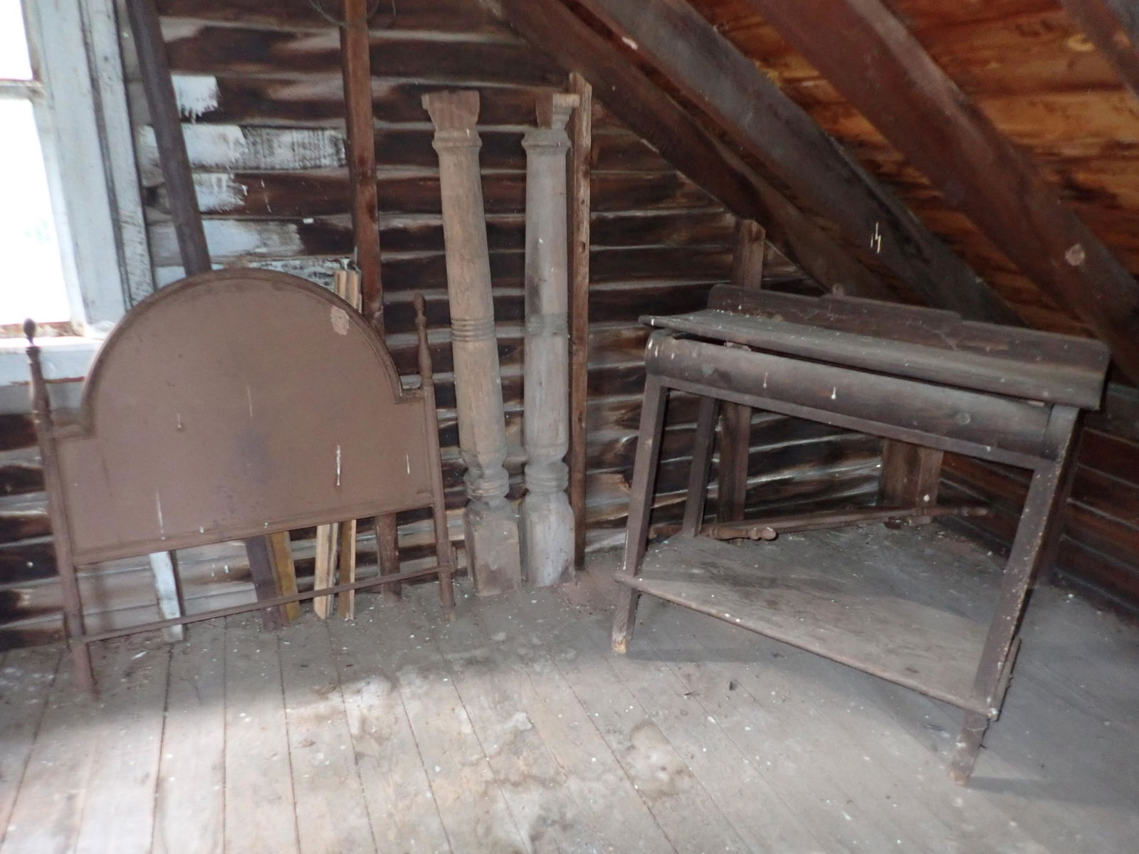 Wooden Skis Pillars Misc Contents (1 of 4)