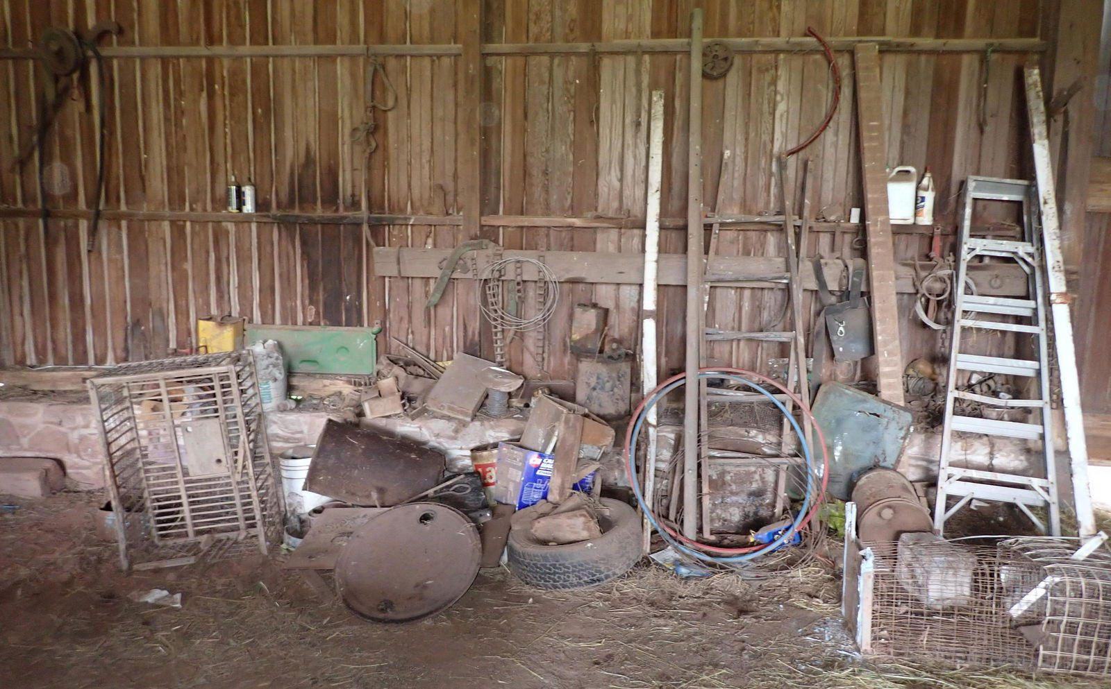 Tractor Parts Scrap Iron Wall Conents (1 of 9)