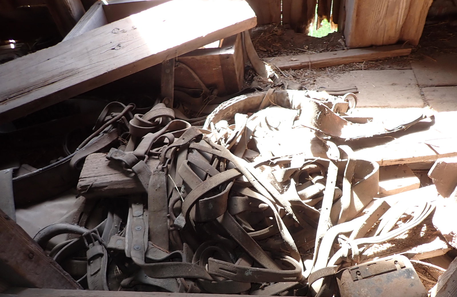 Harness's Pulleys Corn Crib Contents: Lot includes all pictured in corn crib. Take what you want and leave the rest