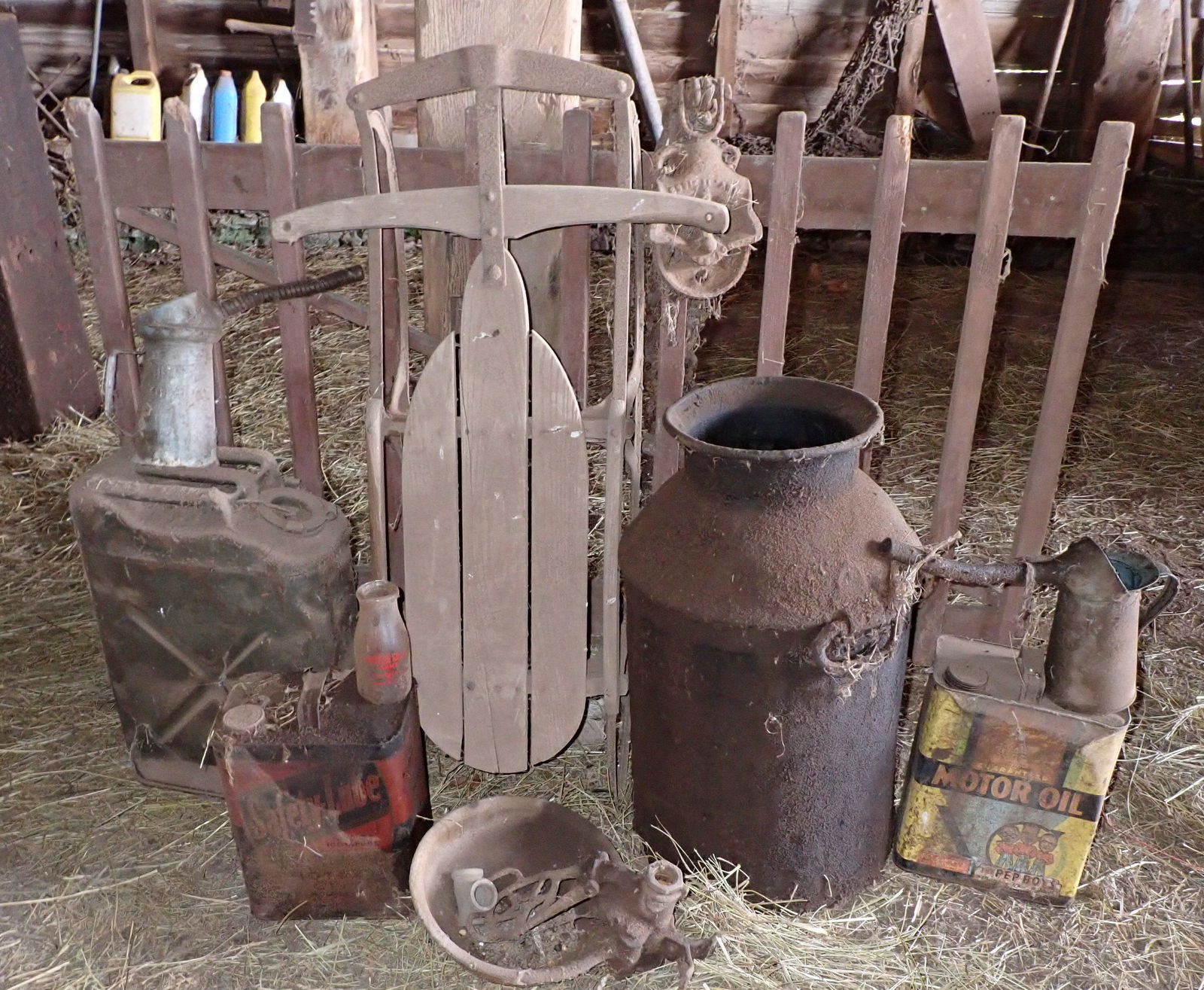 Oil Cans Fence Waterer Fuel Can Milk Bottle (1 of 5)