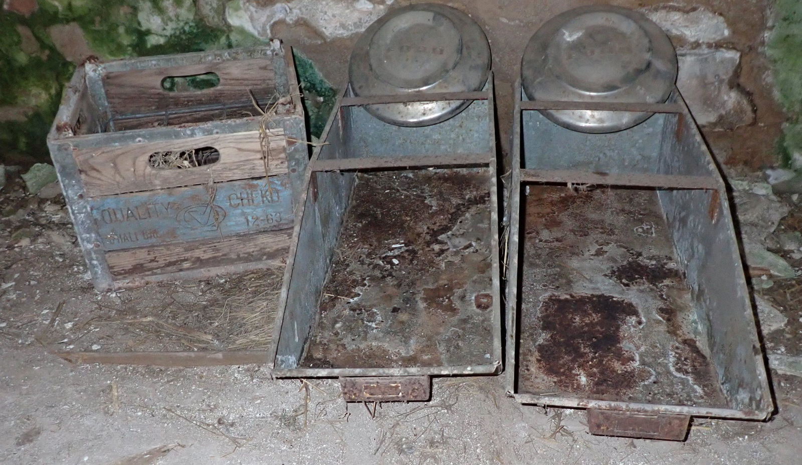 Parts Bins Ford Hubcaps Milk Bottle Crate (1 of 5)