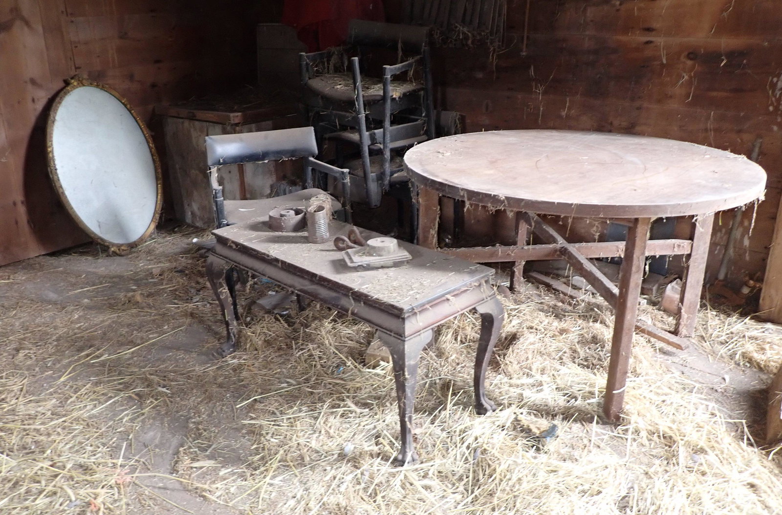 Table Chairs Slates & Misc: Table is apprx 48" in diameter