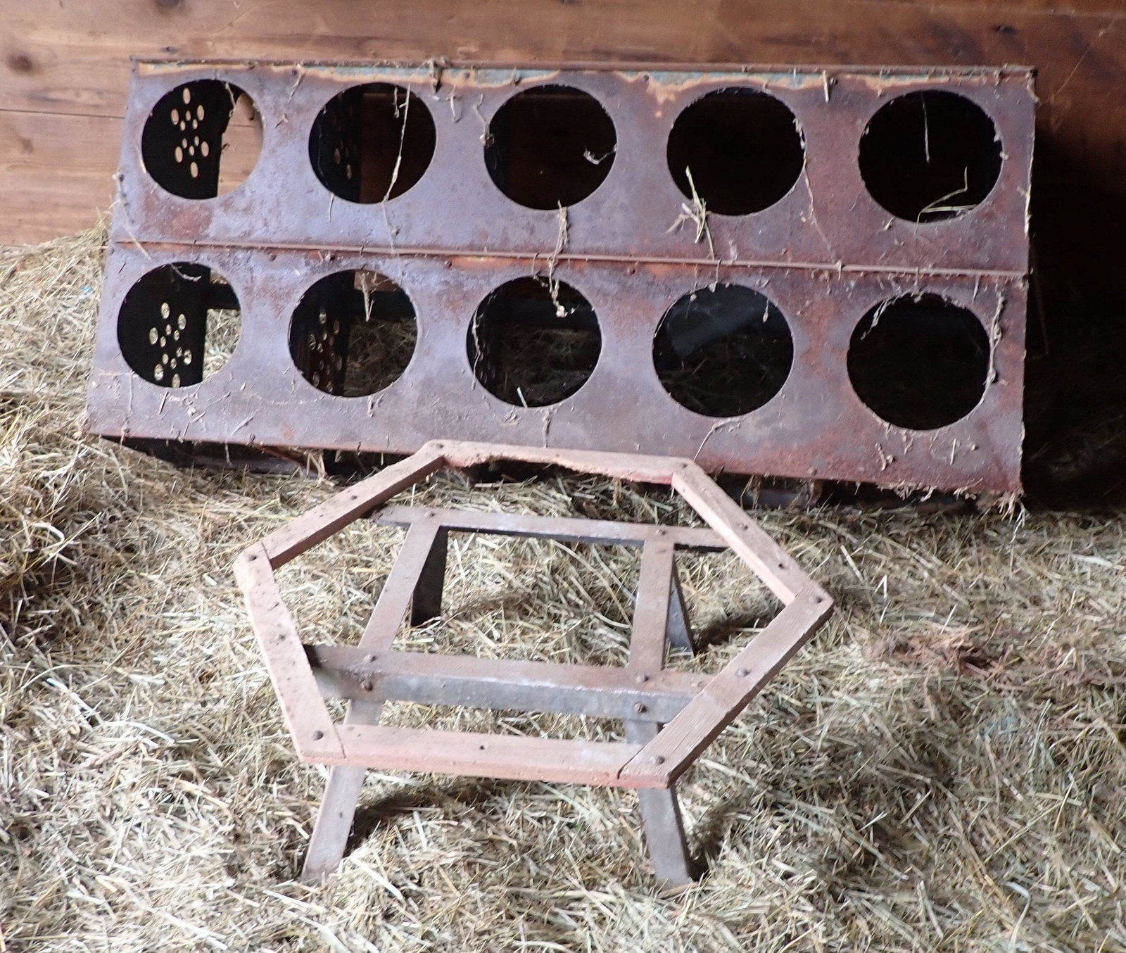 Chicken Nesting Box and Feeder Stand (1 of 7)