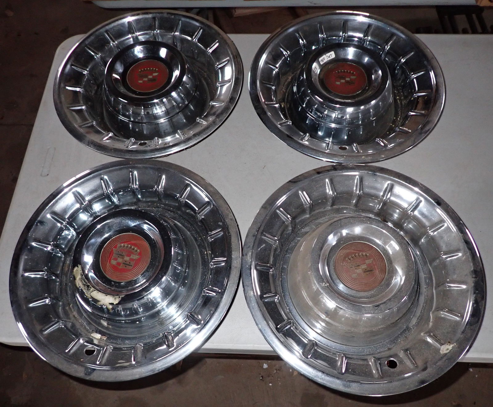 4 Cadillac Car Hubcaps (1 of 6)