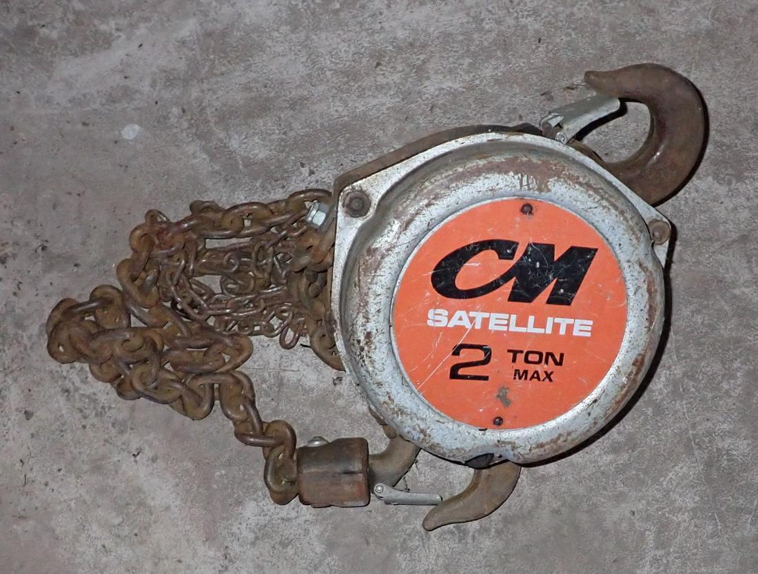 CM Satellite 2 Ton Chain Hoist (1 of 2)