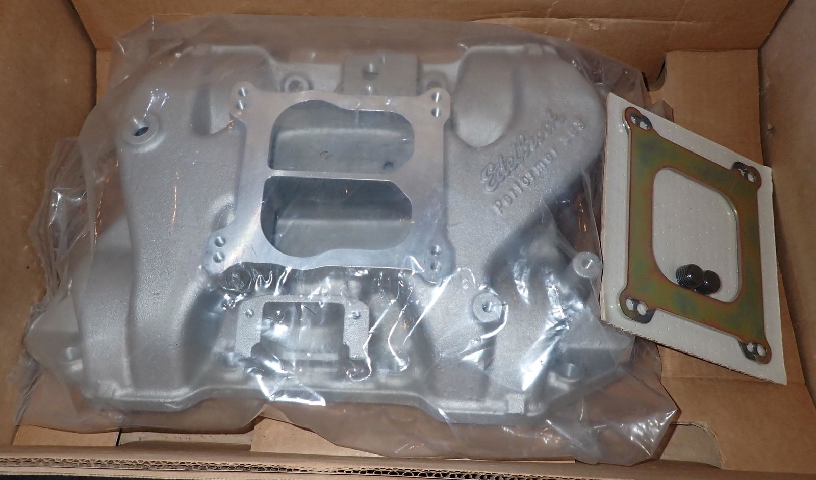 Edelbrock Chrysler Intake Manifold Part # 2186 (1 of 4)