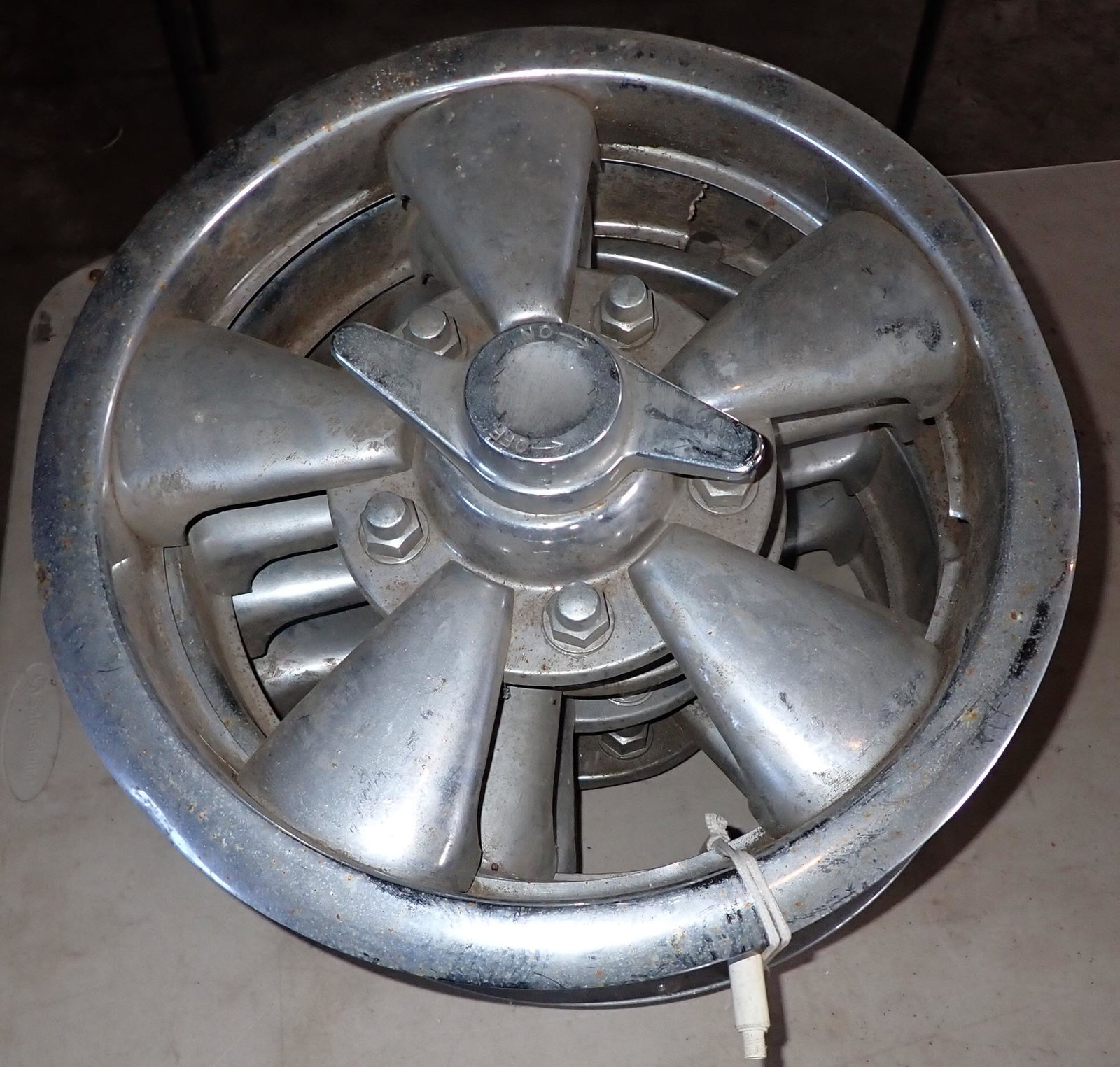 4 Hubcaps: Approx 16 1/2" in diameter