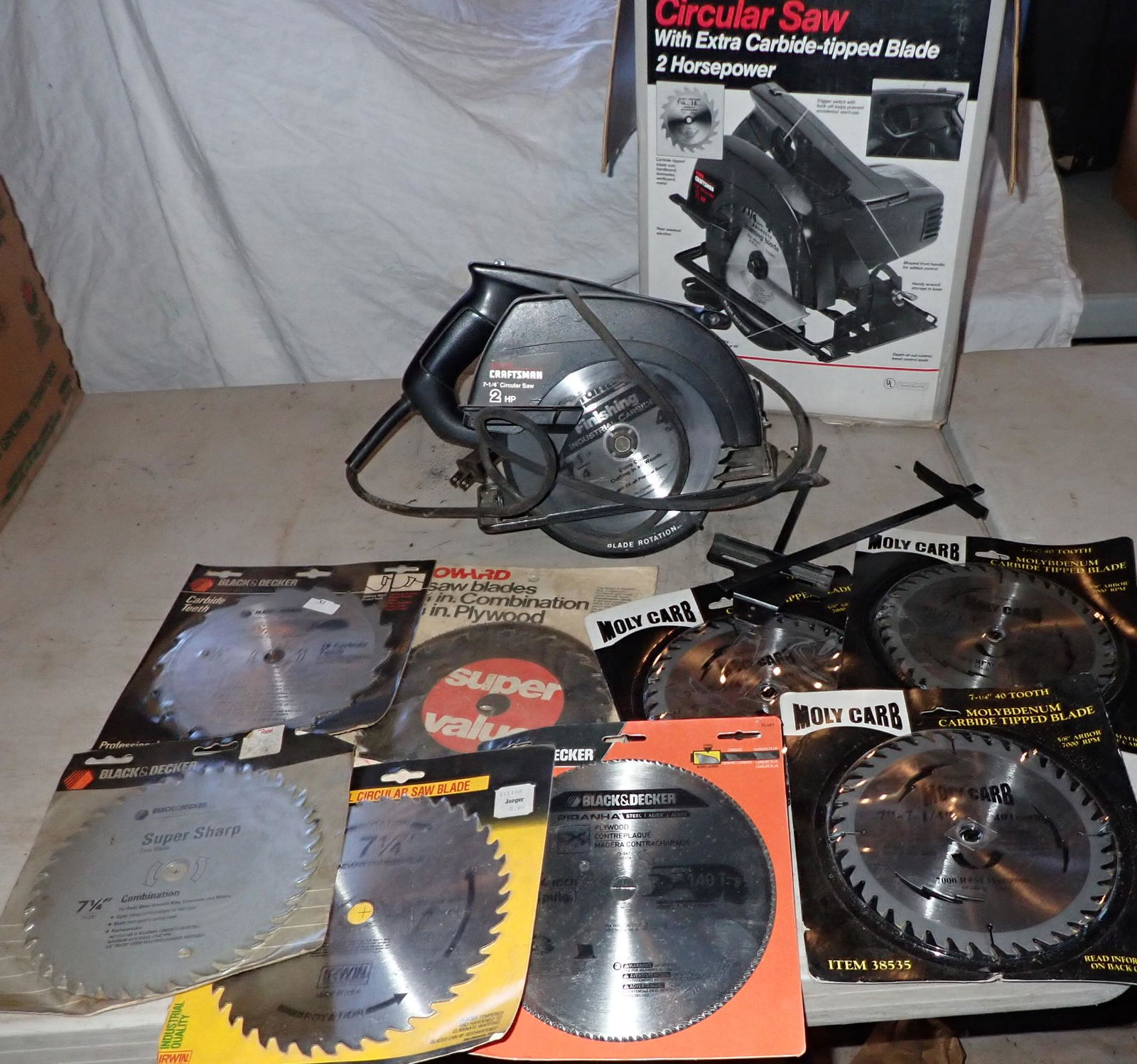 Sears Craftsman 7 1/4" Circular Saw with 8 Blades (1 of 4)