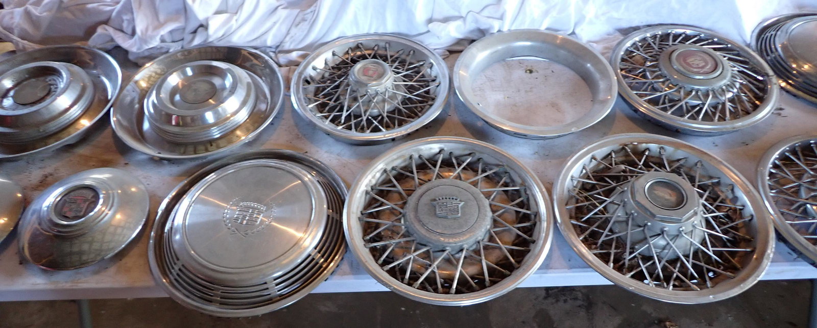 12 Cadillac Hubcaps and Ring (1 of 5)