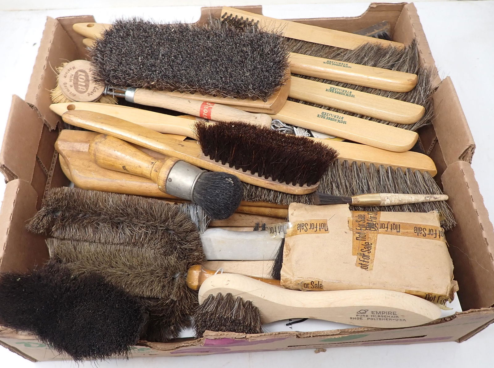 Box  Full of Misc Brushes (1 of 1)