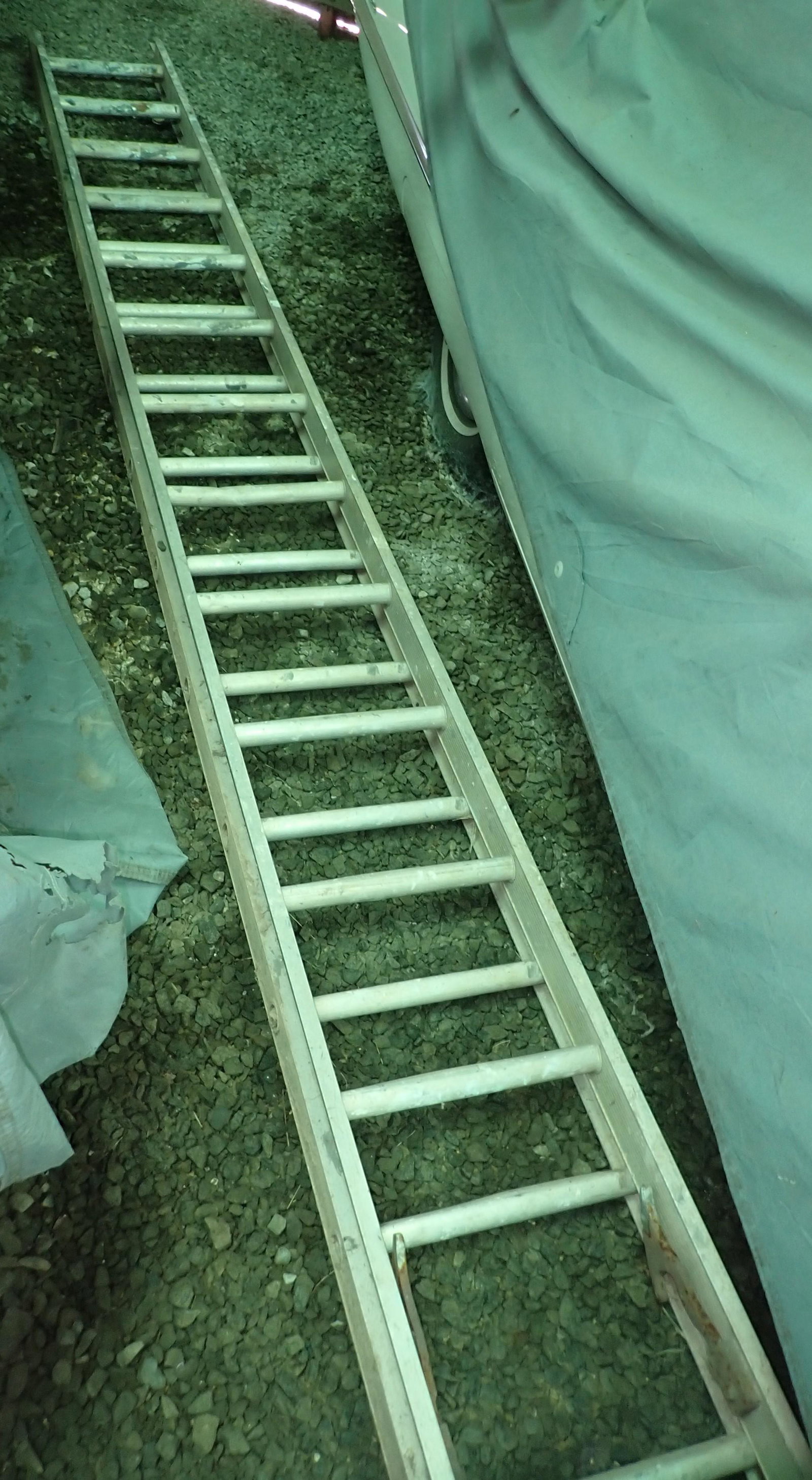 28' Aluminum Extension Ladder (1 of 1)