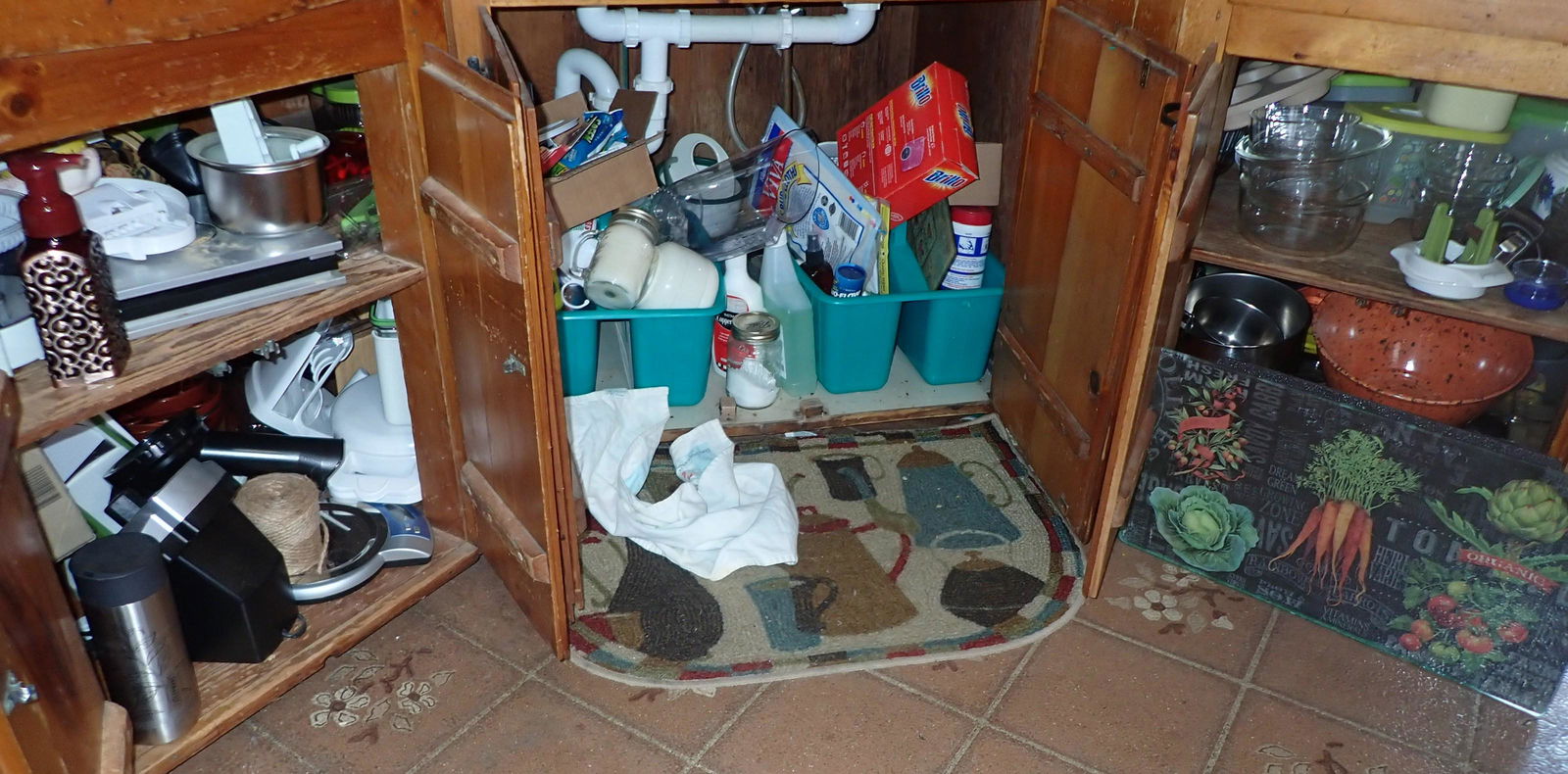 Kitchen Cabinet & Drawer Contents (1 of 8)