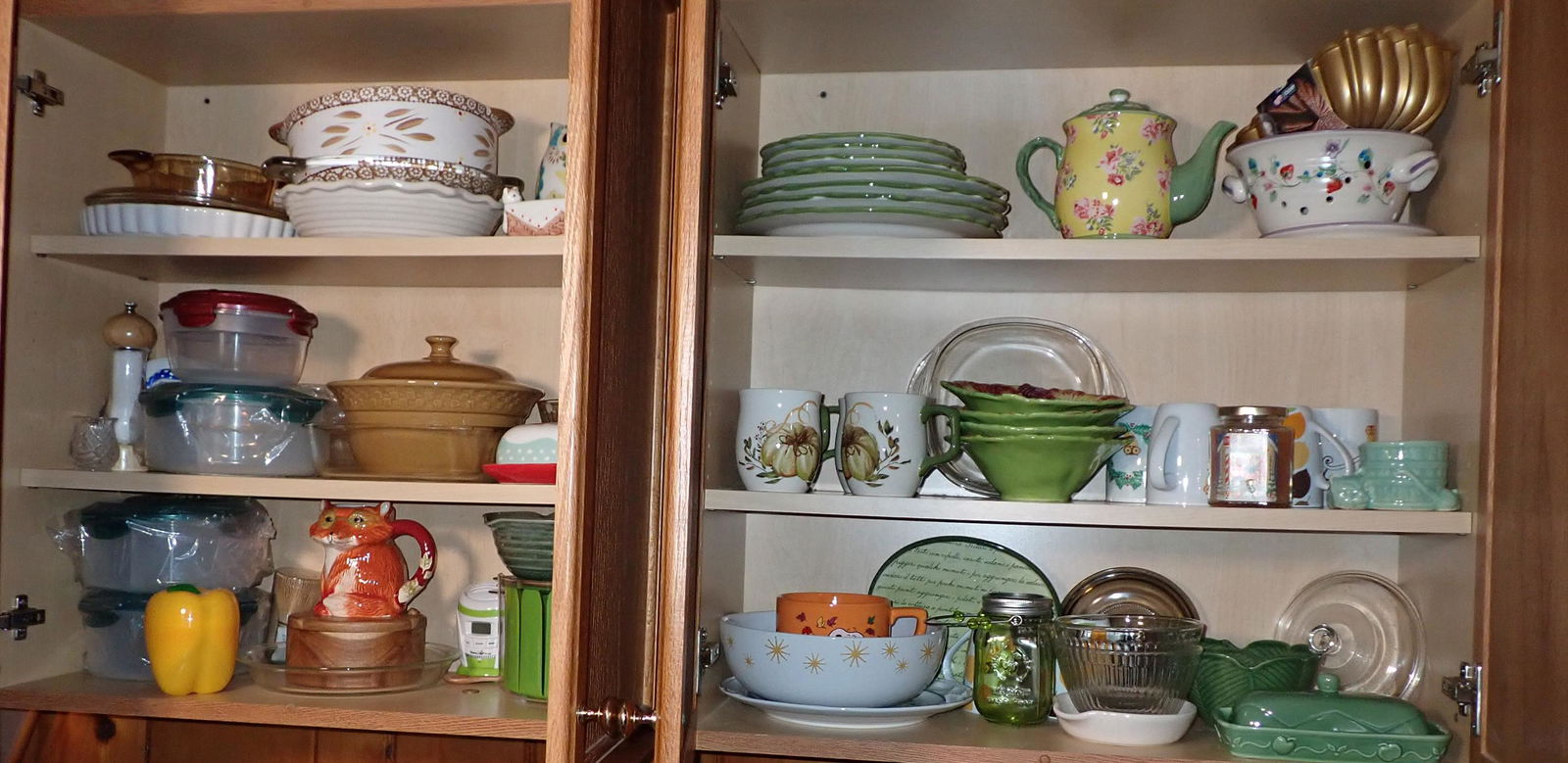 Cabinet Contents Rachael Ray Temp-Tations & Misc (1 of 4)