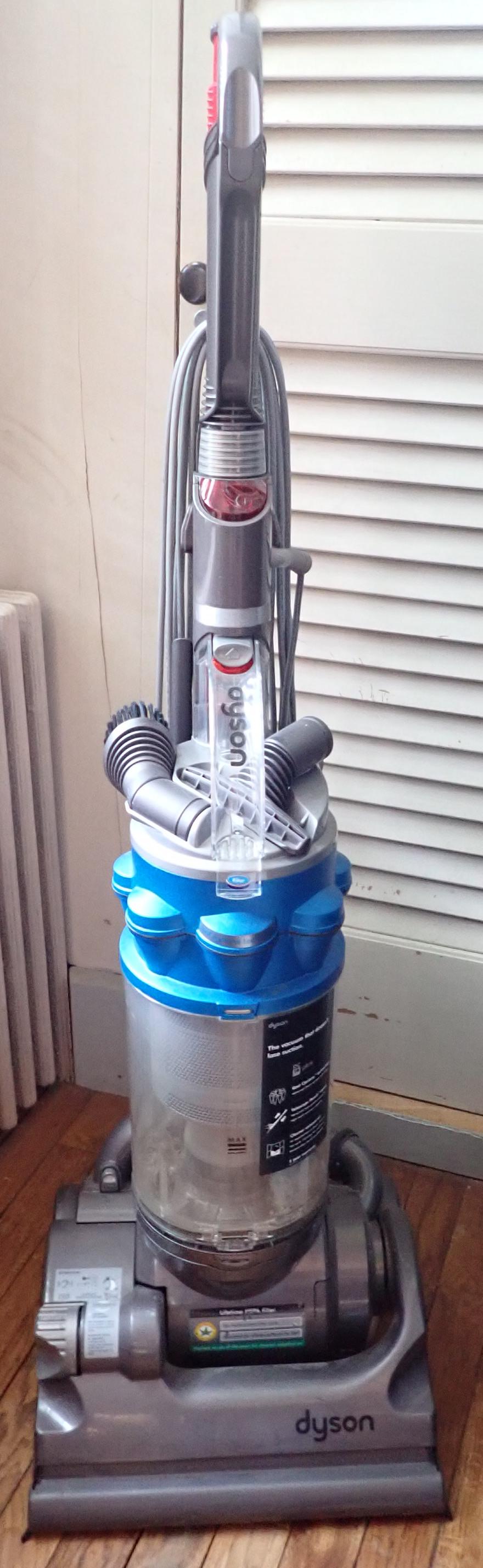 Dyson Vacuum (1 of 3)