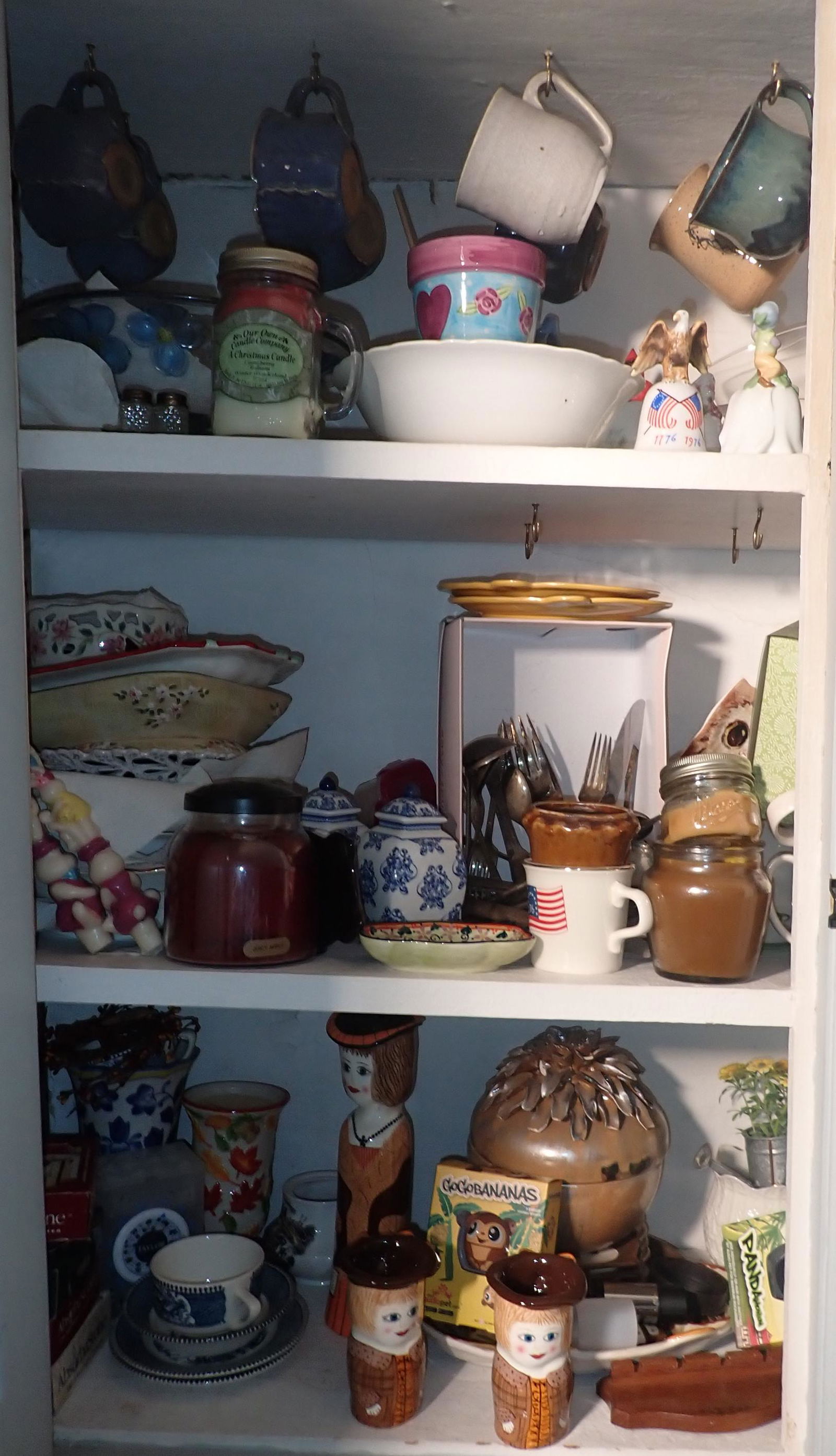 Pottery & Misc Shelf Contents (1 of 5)