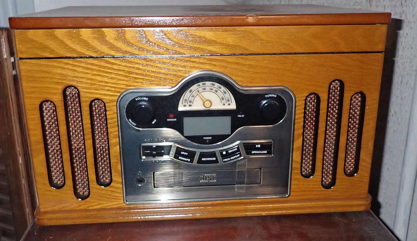 Back in The 50's Radio CD Player Turntable (1 of 7)