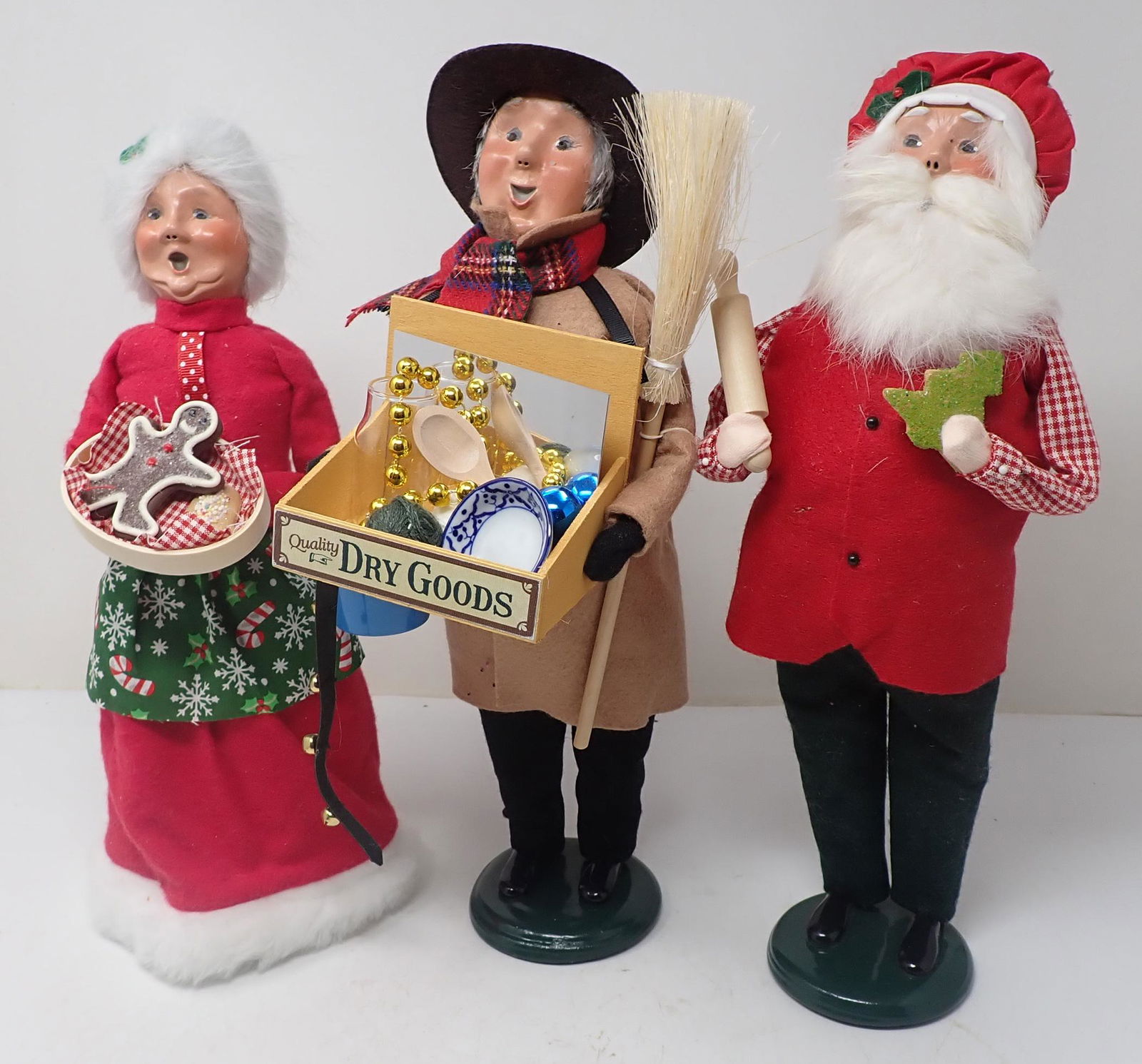3 Byers Choice Carolers (1 of 1)