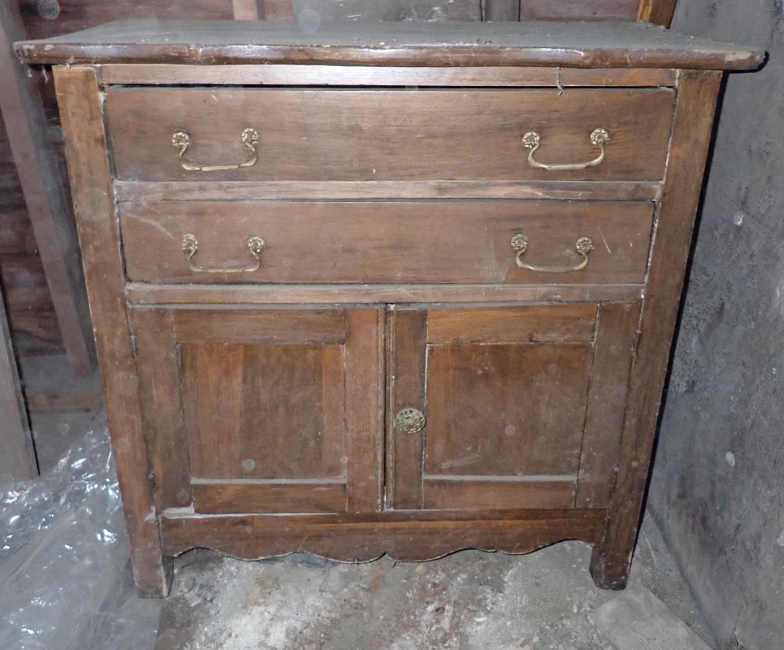 Washstand: Approx 15 3/4" x 30" x 29 1/2" tall