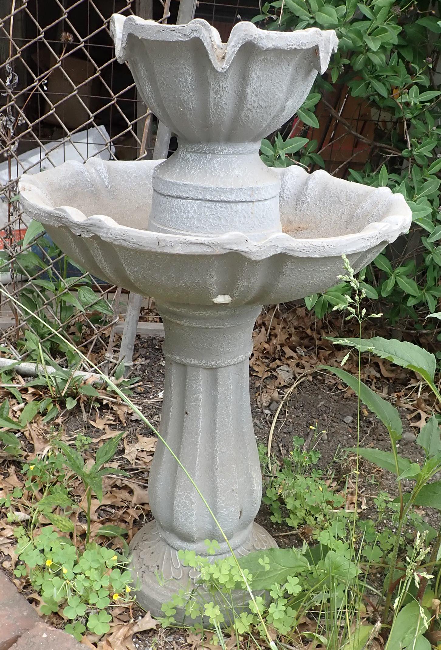 Resin Bird Bath / Fountain (1 of 2)
