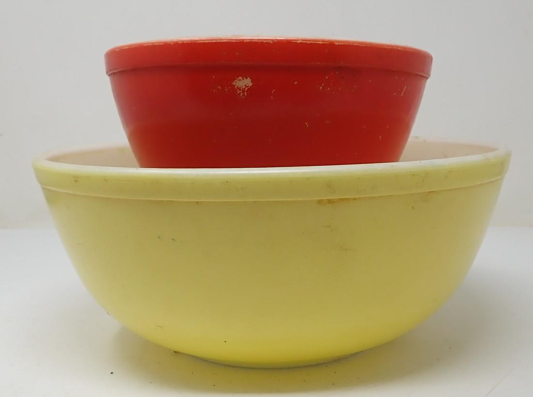 2 Pyrex Mixing Bowls (1 of 2)