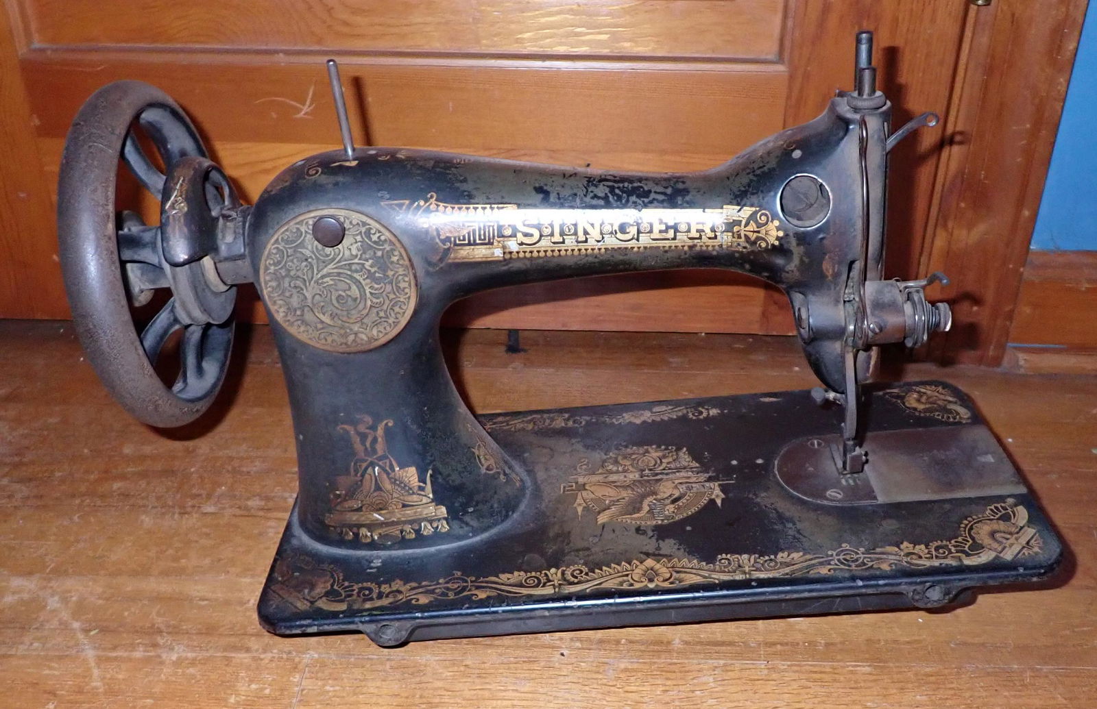 Singer Sewing Machine: Singer sewing machine