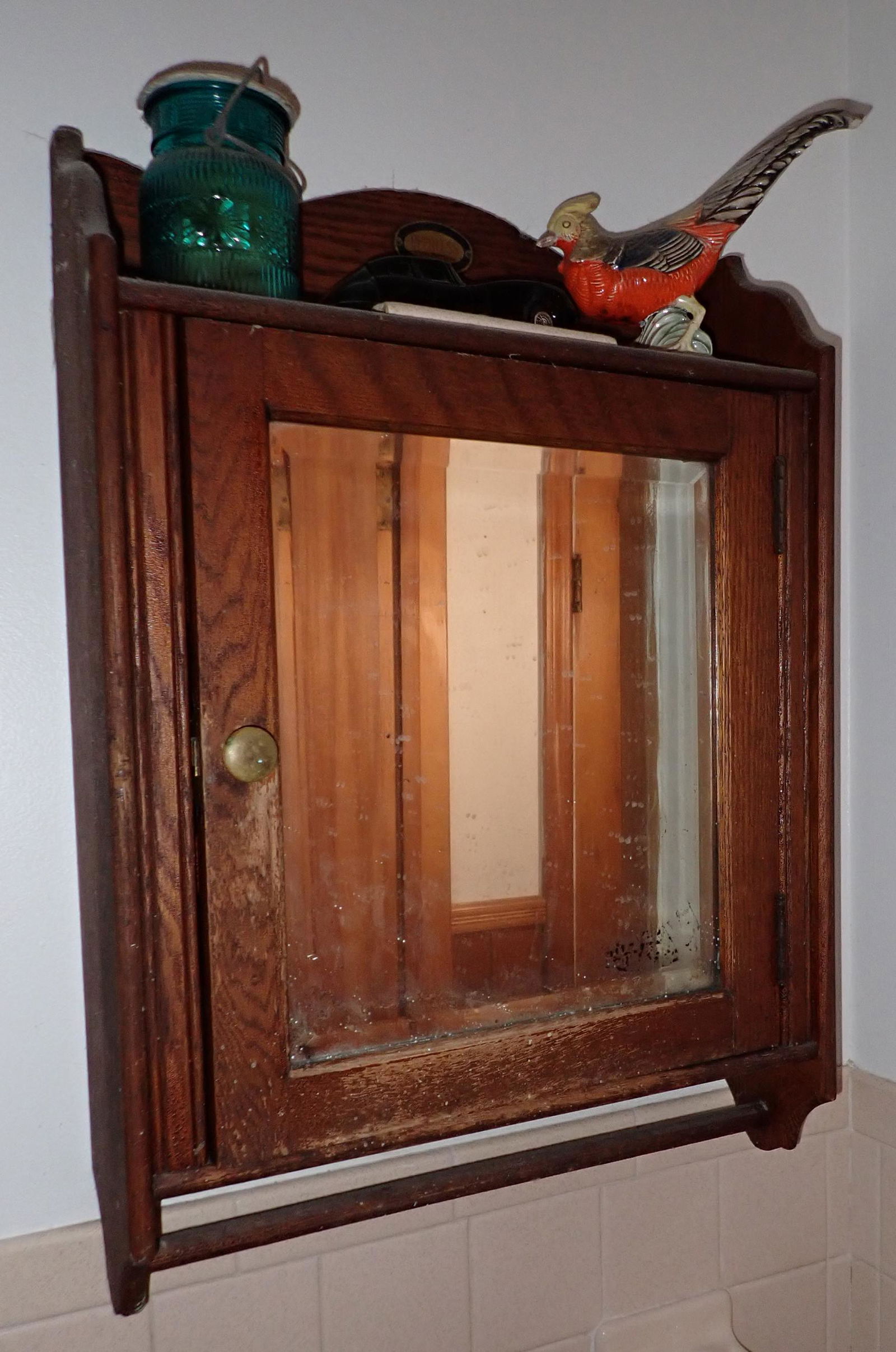 Medicine Cabinet Bathroom Contents (1 of 11)