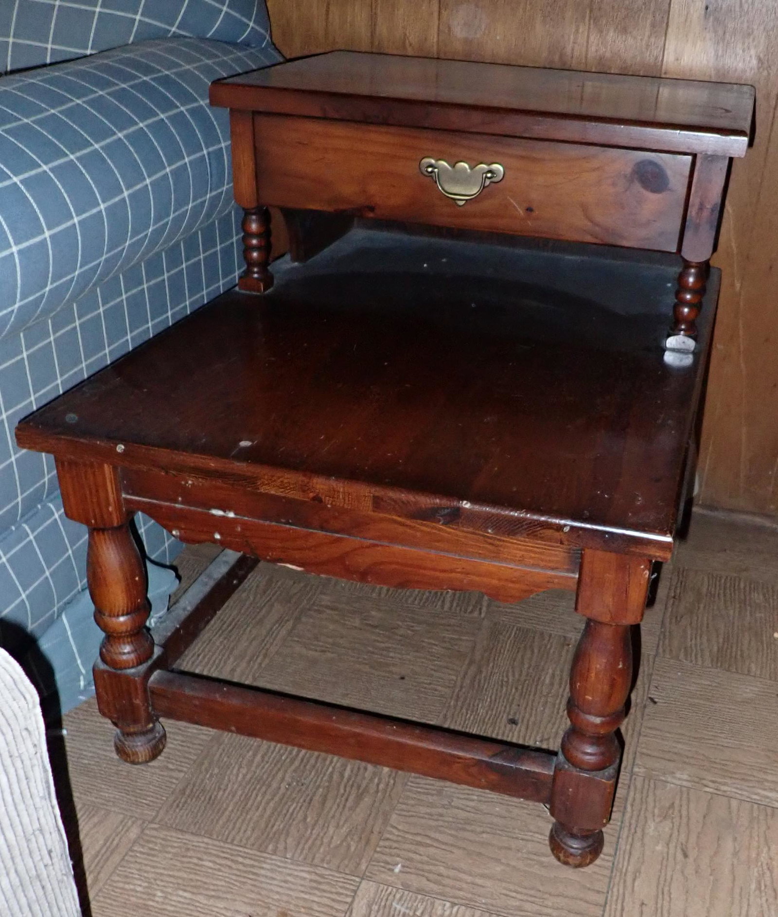 Pine End Table (1 of 3)