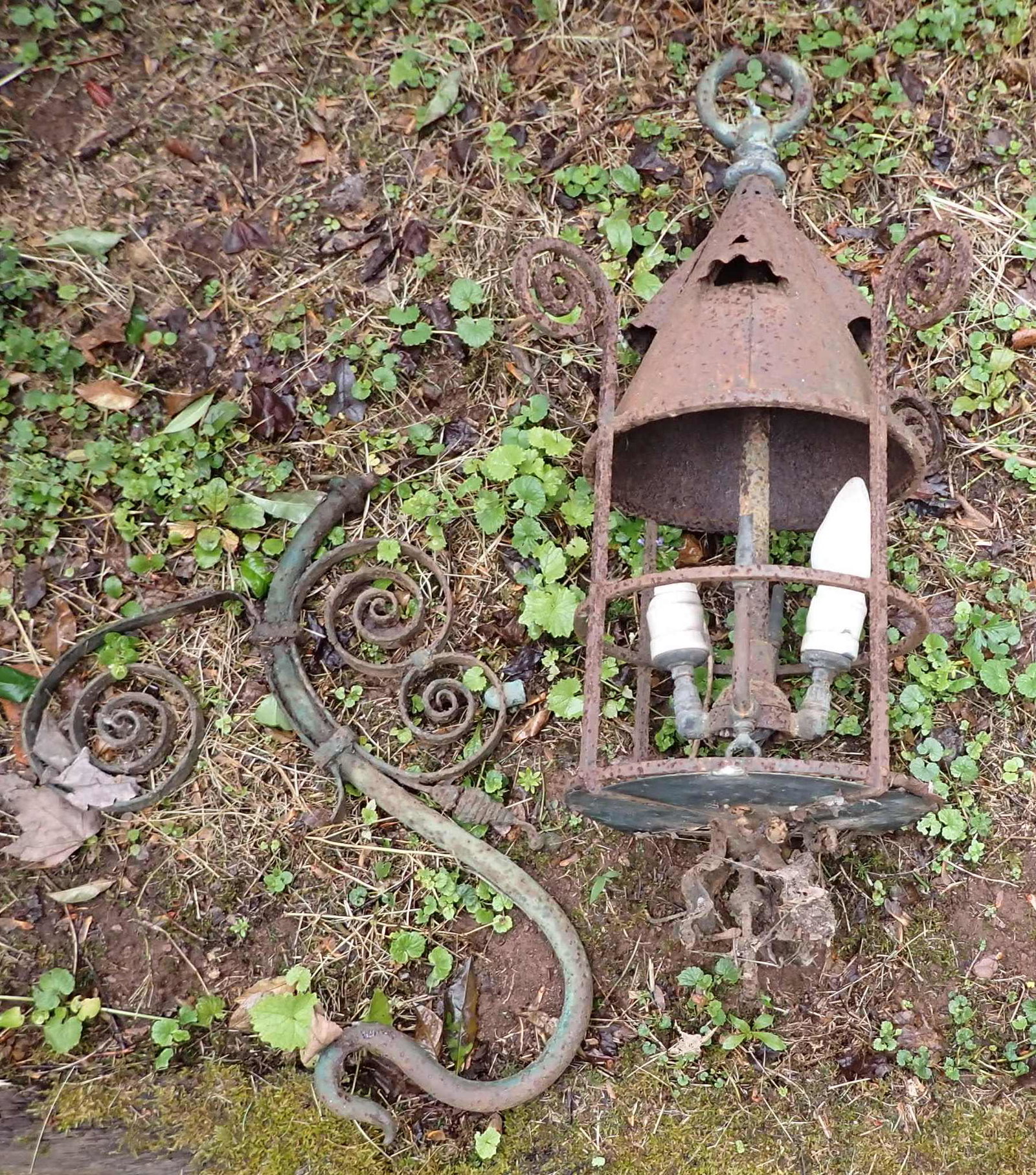 Arts & Crafts Gas Light Fixture: Approx 10" in diameter and 29" tall